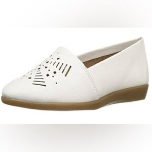 A2 by Aerosoles Trend Right White Faux Leather Cut-Out Slip On Loafers Size 9.5